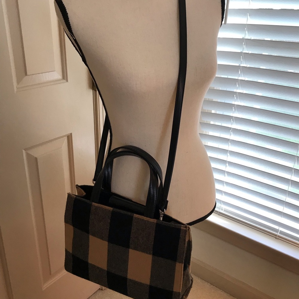 Lord and Taylor Black & Cream Crossbody Purse. - Picture 2 of 5